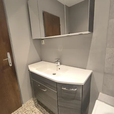 Alpine Escape Cozy Retreat Near Maiskogel 아파트