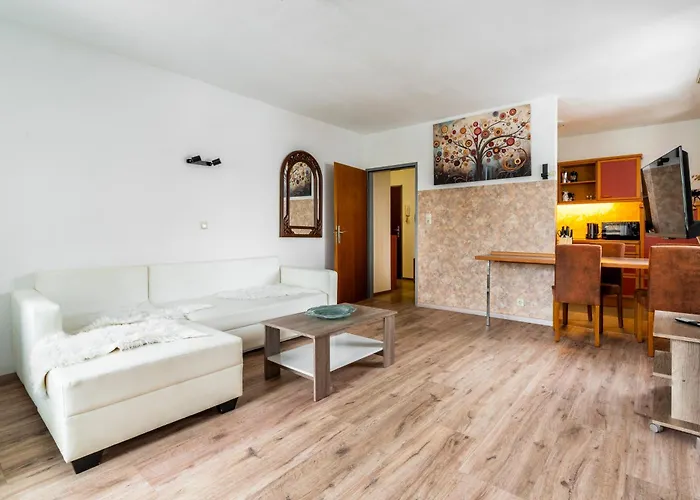 Alpine Escape Cozy Retreat Near Maiskogel Apartmán